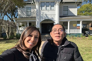 ‘Hoa hậu giàu nhất Việt Nam’ lấy chồng là Giáo sư, Tiến sĩ, vừa mua biệt thự 37 tỷ tại Mỹ cho bố mẹ dưỡng già