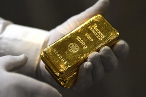 Giá vàng hôm nay 16/12: Áp sát đỉnh lịch sử, thị trường chờ quyết định quan trọng từ Fed