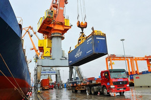 Xuất nhập khẩu vượt mốc 900 tỷ USD