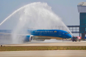 Phó Thủ tướng ngồi chuyến bay đặc biệt của Vietnam Airlines đến sân bay 16 tỷ USD lớn nhất Việt Nam