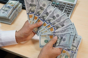 Tỷ giá USD hôm nay 19/12: Vietcombank, BIDV điều chỉnh giảm, chợ đen lên 27.000 đồng