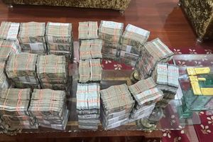 Phong tỏa khẩn cấp một đại lý du lịch, tịch thu 13 tỷ đồng tiền mặt chất thành đống, 6kg vàng, 313kg bạc
