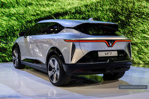 VinFast 'ẵm' cùng lúc 3 giải lớn tại thị trường ô tô lớn thứ 3 thế giới: VF 7 được vinh danh 'SUV điện của năm'