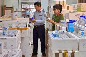 Hàng giả 'núp bóng' livestream, xâm nhập sâu vào thị trường tiêu dùng