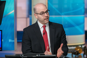 Thống đốc Fed cảnh báo: Mỹ sẽ rơi vào suy thoái nếu ngừng hạ lãi suất