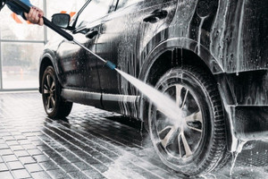 Vì sao chiếc xe được rửa sạch bóng thường xuyên lại xuống cấp nhanh hơn xe để bụi?