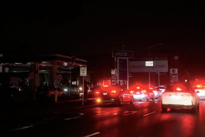 Taxi tự lái đột ngột ‘đình công’ giữa đường, hành khách hoảng loạn vì bị khóa chặt bên trong