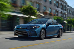 Vì sao Toyota phải nhập ngược những mẫu xe sản xuất tại Mỹ về bán ở chính quê nhà Nhật Bản