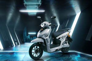 Mẫu xe máy điện giá rẻ hơn Honda Vision: Thiết kế thể thao hiện đại, động cơ đi 'vun vút', pin LFP chạy xa cả trăm km/1 lần sạc, cho phép mở khoá từ xa