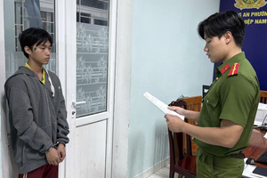 Bắt khẩn cấp Văn Viết Long, SN 2008 vì cướp giật vé số của người khuyết tật