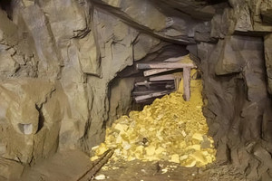 Phong tỏa khẩn cấp, tịch thu 100kg vàng do một nông dân phát hiện trong núi sâu