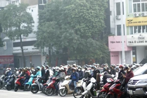 Chuyển đổi xe xăng sang xe điện Vành đai 1: Tránh gây 'cú sốc" giao thông và xã hội