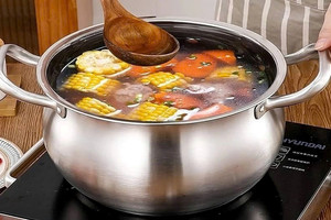 Vì sao không nên ủ canh chua, canh mặn trong nồi inox qua đêm?