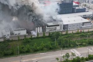 Cháy nhà máy Samsung, 120 người phải sơ tán khẩn cấp