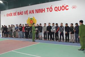 Đột kích một sới gà, bắt nóng 28 người, tịch thu 3 con gà chọi, 2 ô tô và gần 60 triệu đồng tiền mặt