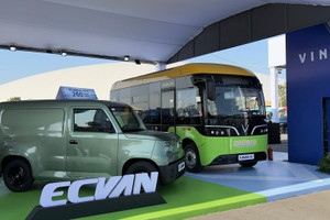 VinFast 'phủ kín' Vietnam Mobility Show 2025: Mang cả Lạc Hồng 900 LX, xe điện cá nhân đến vận tải công cộng