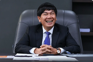 Bất chấp VN-Index rơi gần 40 điểm, cổ phiếu HPG vẫn bứt phá sau thông tin tăng giá thép