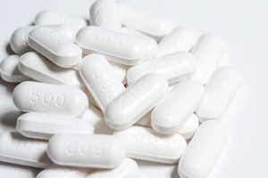 Tự ý dùng Paracetamol, bé gái 14 tuổi phải nhập viện cấp cứu