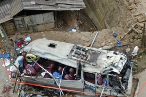 Vụ lật xe chở đoàn thiện nguyện: Xe mất phanh khi liên tục gặp đèo dốc