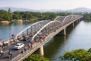 Cây cầu 2.000 tỷ bắc qua dòng sông biểu tượng tại TP trẻ nhất Việt Nam có chuyển động mới