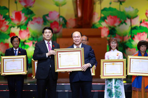 Chân dung Anh hùng Lao động vừa được công nhận: Người là nữ tỷ phú USD duy nhất của Việt Nam, người là Giáo sư, Giám đốc bệnh viện