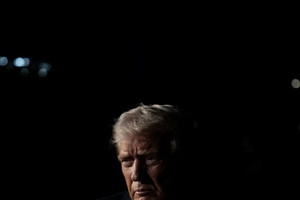 317.000 công chức rời bỏ bộ máy, thuế đối ứng không ngăn được thâm hụt thương mại: Ông Trump đã làm những gì trong năm 2025?