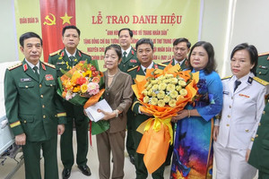 Trao tặng danh hiệu Anh hùng LLVTND cho Đại tướng Lê Văn Dũng