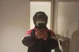 Giáo sư Văn học hiện đang là Giảng viên Đại học đi làm shipper, tháng kiếm được 26 triệu: Nói thẳng về hành trình đã trải qua cùng thái độ của đồng nghiệp