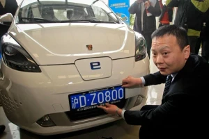 Hà Nội nghiên cứu giải pháp phân loại xe xăng và xe điện bằng màu biển số xe