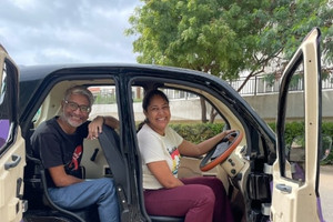 Ngỡ ngàng mẫu ô tô điện 'tí hon' ngắn như xe máy, giá rẻ hơn cả SH dưới 60 triệu đồng