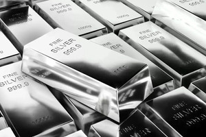 Trung Quốc bóp nguồn cung, Elon Musk phát cảnh báo nóng về cơn sốt giá bạc