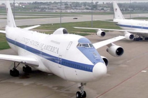 Cận cảnh 'Pháo đài bay' không thể bị hủy diệt của Tổng thống Mỹ