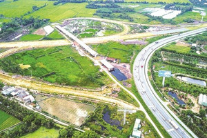 Sắp thông xe tuyến cao tốc gần 45.000 tỷ kết nối 2 tỉnh thành Đồng bằng sông Cửu Long