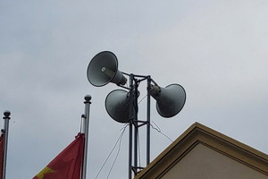Người dân kiến nghị dừng phát loa 'báo thức' từ 4h30 sáng, phường nói 'phép vua còn thua lệ làng'