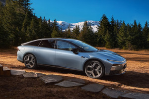 Mẫu sedan hybrid đi một mạch từ Hà Nội tới TP. HCM cho 1 lần 'đầy bình': Giá bán hơn 650 triệu, thiết kế chuẩn xe sang, mọi trang bị đều đáng tiền