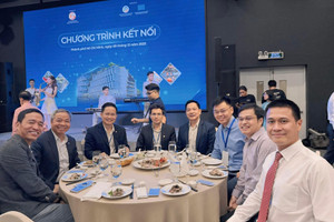 Sếp GSM chia sẻ hình ảnh 'Bàn Kỳ Lân': Là bức hình khá hiếm khi các kỳ lân ngồi chung một bàn