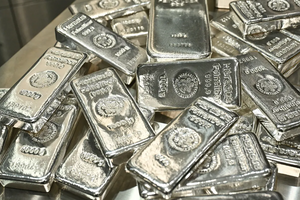 Trung Quốc áp dụng 'chiến lược đất hiếm' với bạc, thị trường toàn cầu có nguy cơ đối mặt cú sốc nguồn cung vào năm 2026?