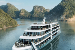 Du thuyền hạng sang có 33 phòng nghỉ, sân golf chính thức ra mắt tại Hạ Long