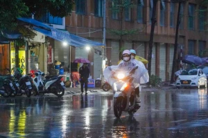 Từ đêm nay, miền Bắc chuyển mưa rào