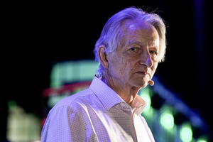 ‘Bố già AI’ Geoffrey Hinton cảnh báo AI đang tiến hóa nhanh chóng, sẽ gây ra thất nghiệp trên diện rộng