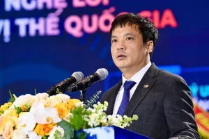 FPT và cú 'xoay trục' lịch sử: Giảm 60% tỷ lệ gia công, đưa chiến lược Quốc gia vào sứ mệnh doanh nghiệp