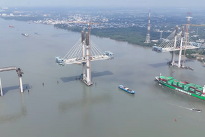 Cây cầu dây văng có tĩnh không cao nhất Việt Nam: 6 tháng nữa sẽ hợp long