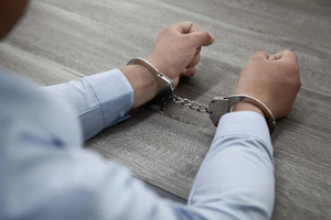 Bắt tạm giam nhân viên ngân hàng SN 1992