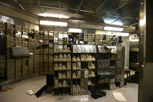 Băng trộm dùng mũi khoan kim cương xuyên thủng bê tông tầng hầm, phá 73 két sắt, cuỗm gần 500 tỷ đồng