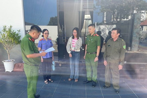 Bắt tạm giam nhân viên kinh doanh Nguyễn Thị Kim Anh