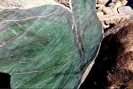 Phát hiện mỏ ngọc khổng lồ dưới lòng núi khô hạn, hé lộ ‘kho báu’ địa chất trải dài 1.300km