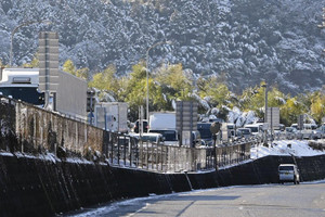 Một quốc gia chật vật bởi giao thông tê liệt, 3.000 phương tiện nằm la liệt , ùn tắc dài 23 km