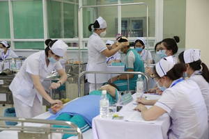 Từ bây giờ: Bác sĩ, dược sĩ và nhân viên y tế sẽ có cơ chế lương cùng thêm chế độ mới, thu nhập sẽ tăng đáng kể