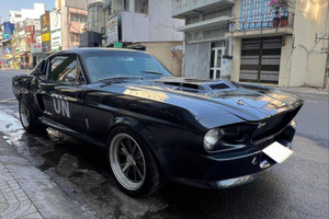 Vua cà phê Đặng Lê Nguyên Vũ xuống phố cùng chiếc Ford Mustang Eleanor bản độ hiếm, từng gắn với phim Hollywood