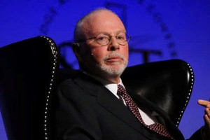 Người đàn ông từng đối đầu Warren Buffett, truy đuổi một quốc gia suốt 15 năm, được báo chí gọi là ‘nhà đầu tư đáng sợ nhất thế giới’